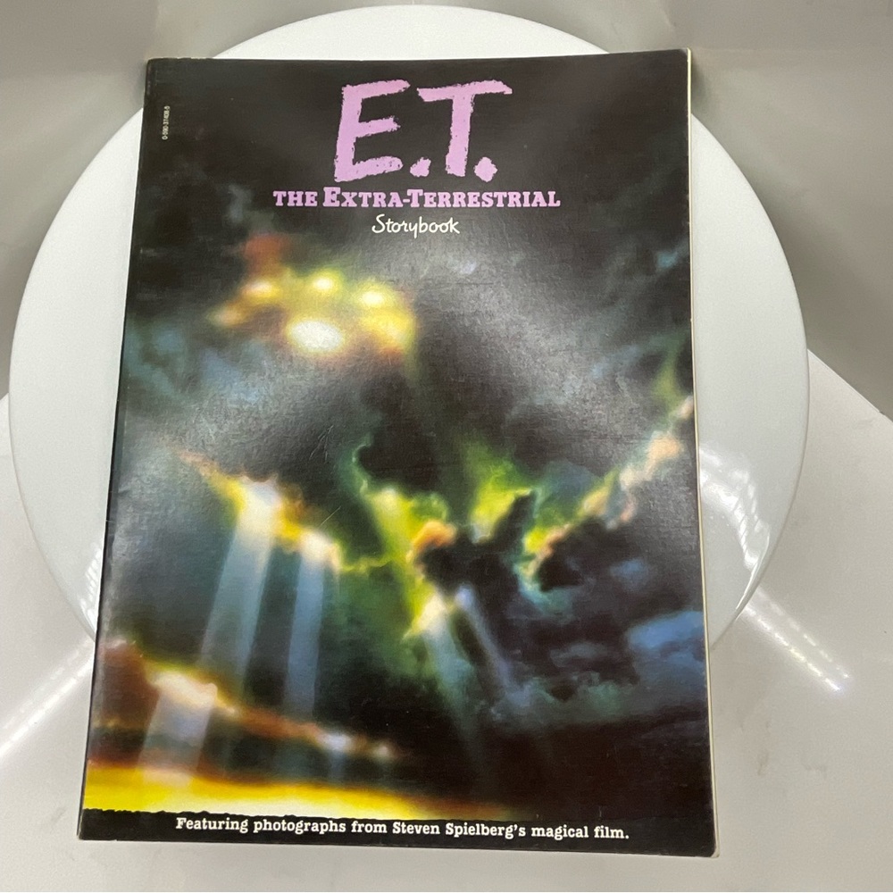 E.T. The Extra Terrestrial Storybook A Softcover Book Vtg 1982